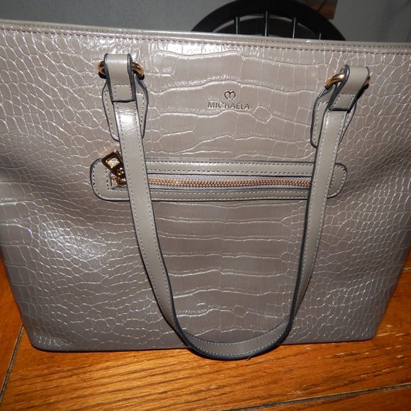 Michaela 3 piece Handbag -Tote - Purse  with goldtone hardware - Picture 3 of 8